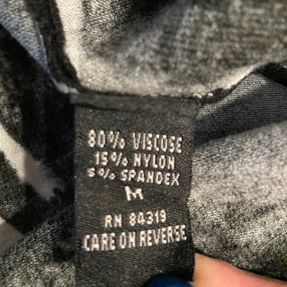 Beautiful, Soft, Dramatic Patterned Sweater - image 4